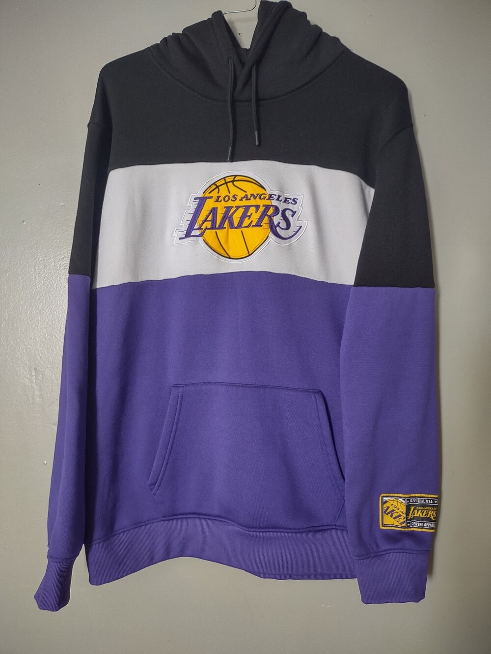 Los Angeles LAKERS Offical NBA Licensed Apparel Mens XL Hoodie Sweater.